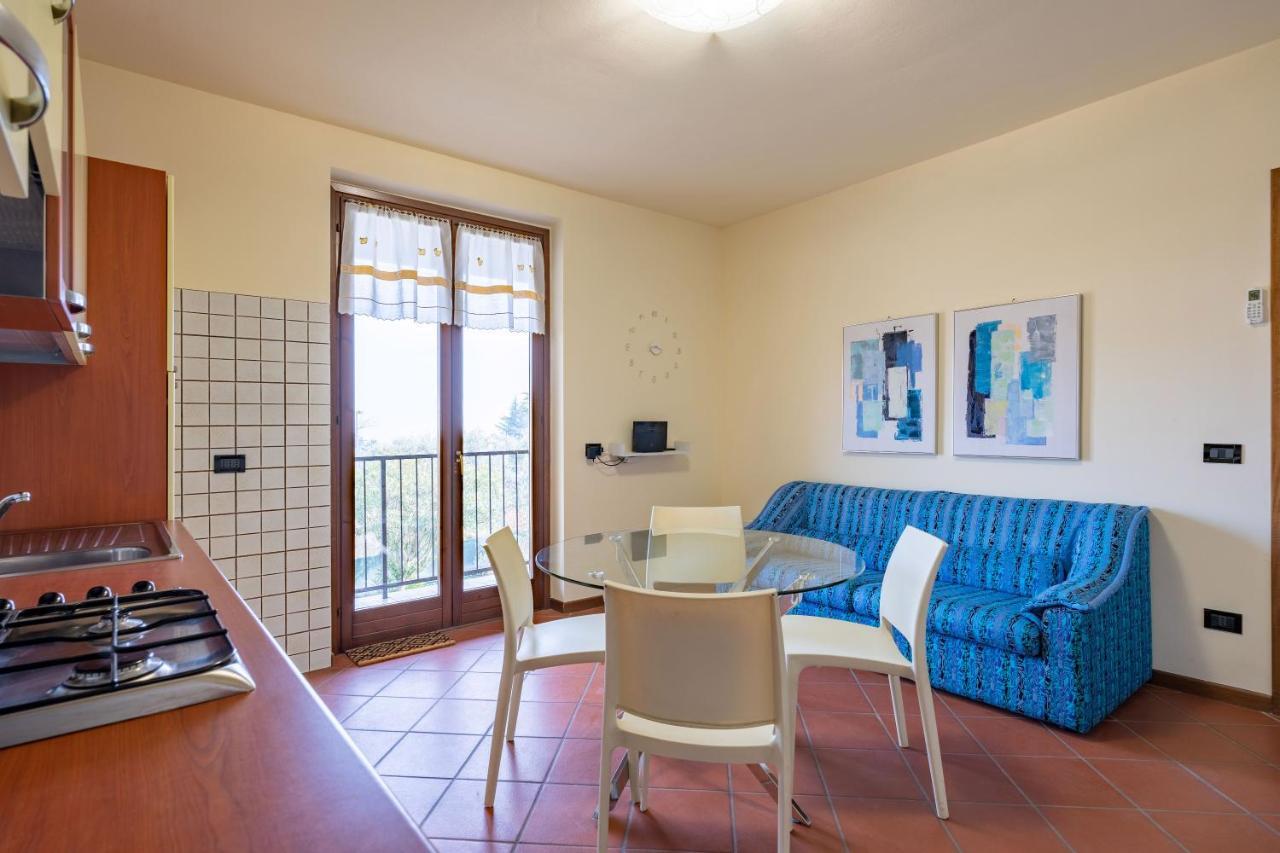 Pool - Marge Apartment - By Host4U Padenghe sul Garda Esterno foto