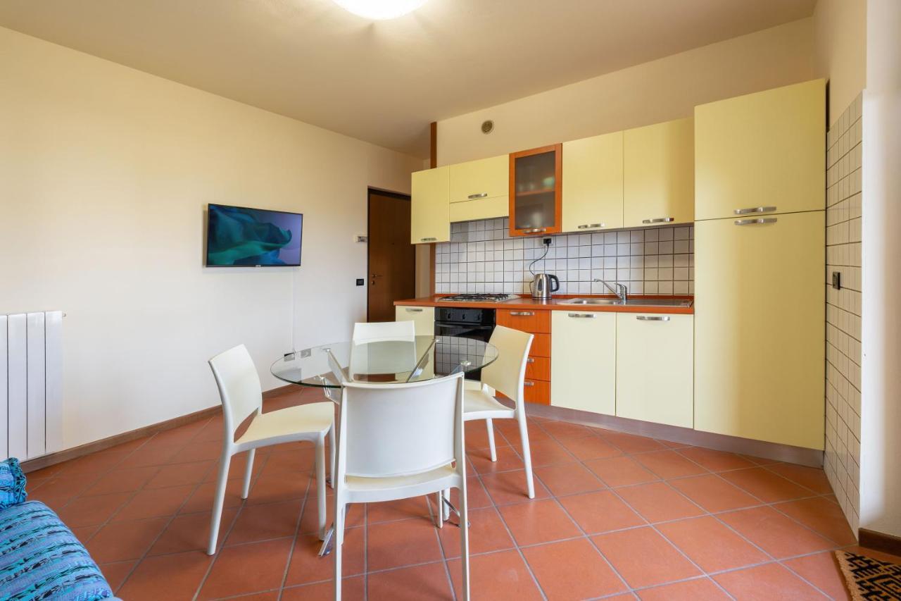Pool - Marge Apartment - By Host4U Padenghe sul Garda Esterno foto