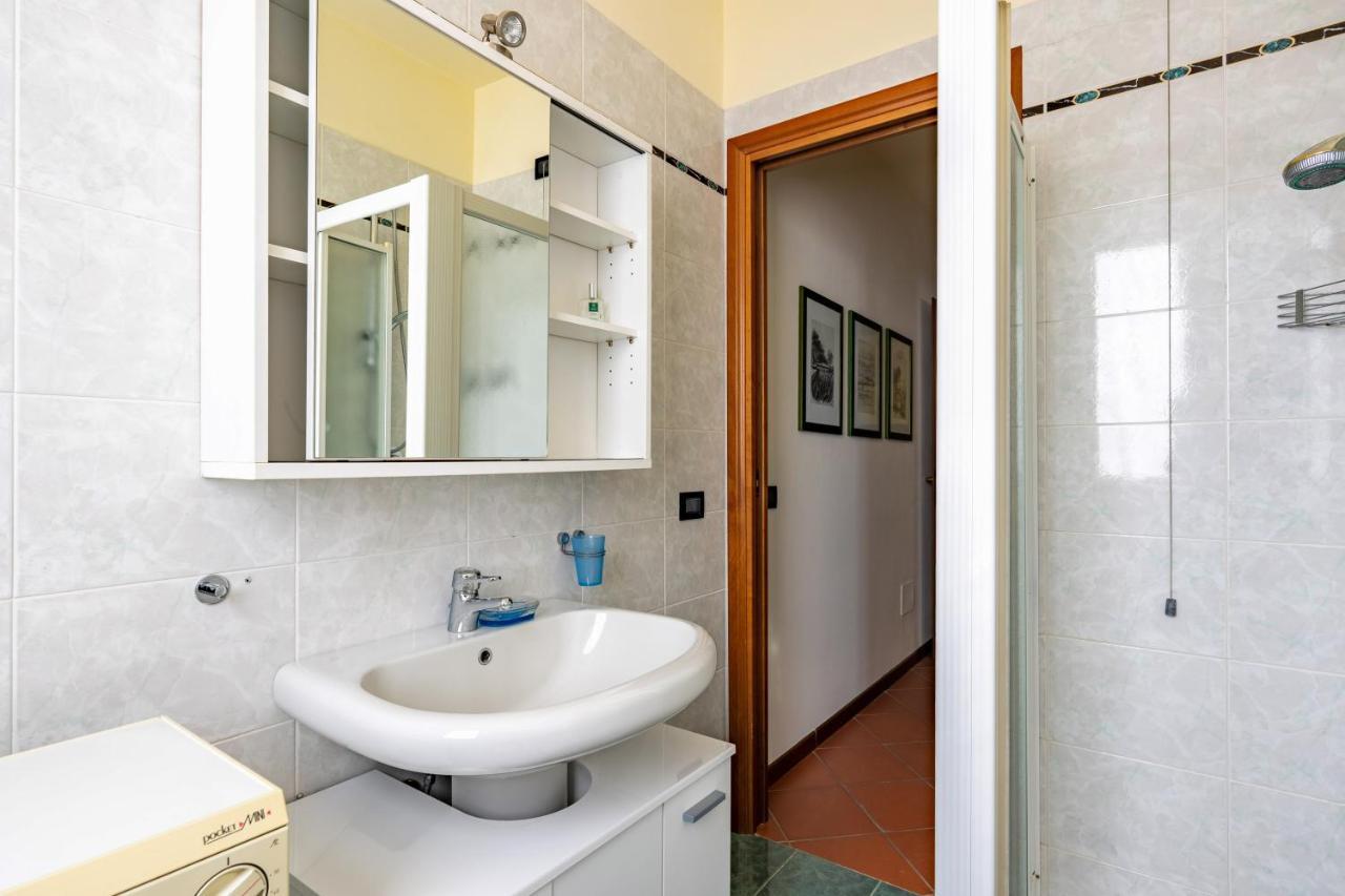 Pool - Marge Apartment - By Host4U Padenghe sul Garda Esterno foto