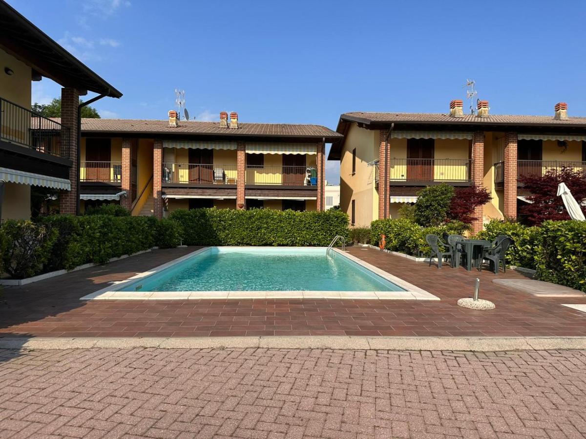 Pool - Marge Apartment - By Host4U Padenghe sul Garda Esterno foto